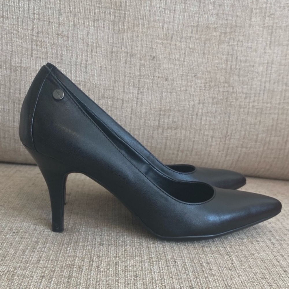 Calvin Klein Nadine 2 pointed toe pumps black leather size 5.5 slip on work job